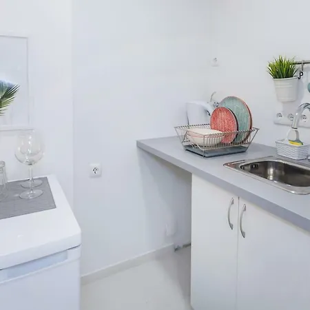 Center Minihouse For 2 - 3min From The Sea *
